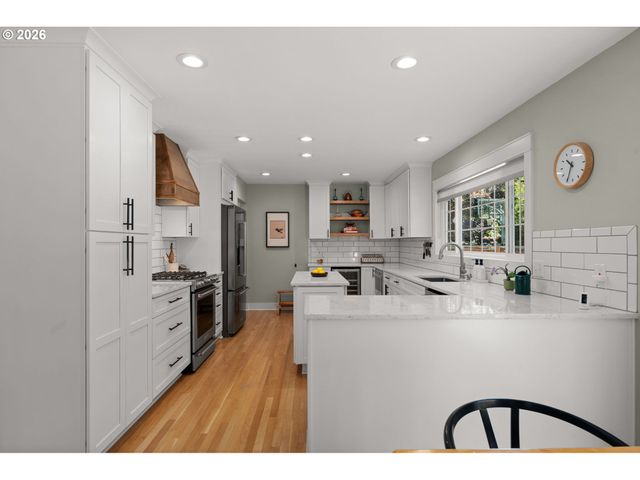 8795 Sw BIRCHWOOD Rd, Portland, OR 97225