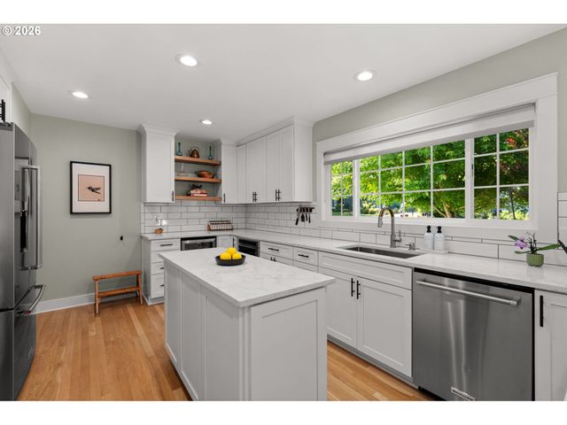 8795 Sw BIRCHWOOD Rd, Portland, OR 97225