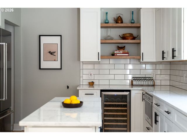 8795 Sw BIRCHWOOD Rd, Portland, OR 97225
