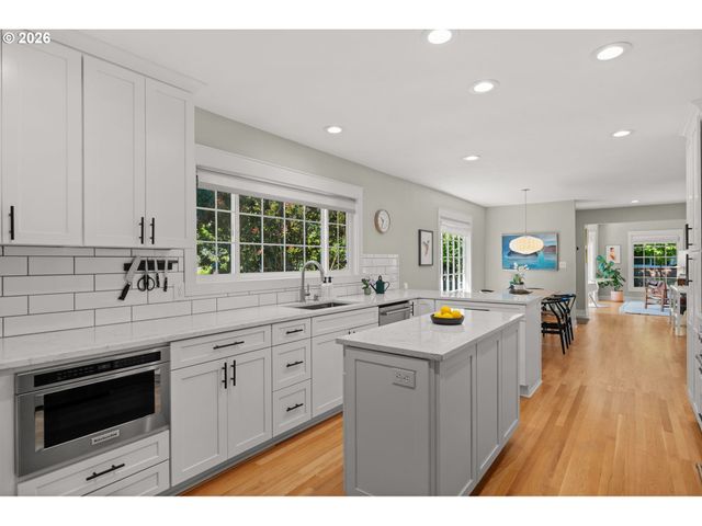 8795 Sw BIRCHWOOD Rd, Portland, OR 97225