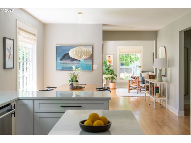 8795 Sw BIRCHWOOD Rd, Portland, OR 97225
