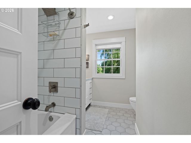 8795 Sw BIRCHWOOD Rd, Portland, OR 97225