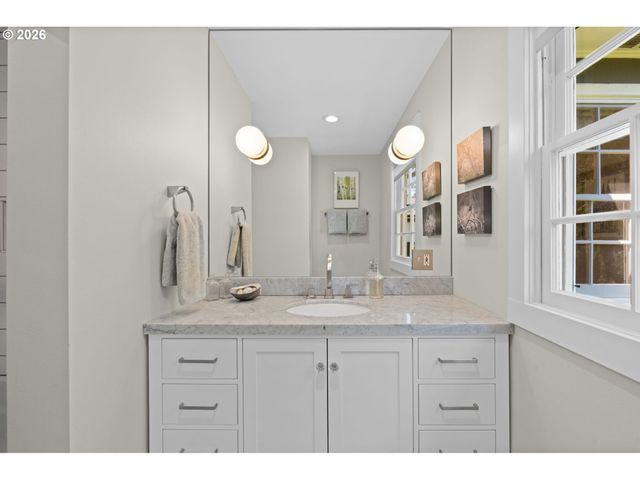 8795 Sw BIRCHWOOD Rd, Portland, OR 97225