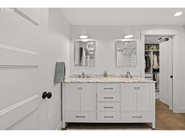 8795 Sw BIRCHWOOD Rd, Portland, OR 97225