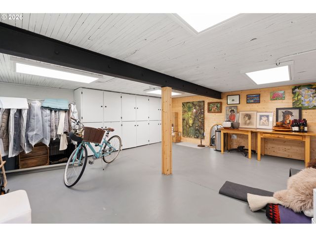 8795 Sw BIRCHWOOD Rd, Portland, OR 97225