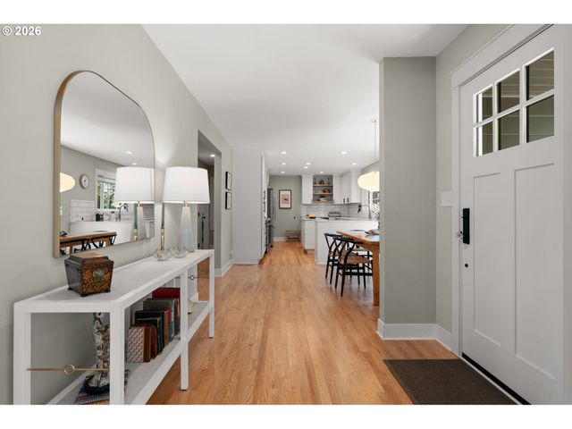 8795 Sw BIRCHWOOD Rd, Portland, OR 97225