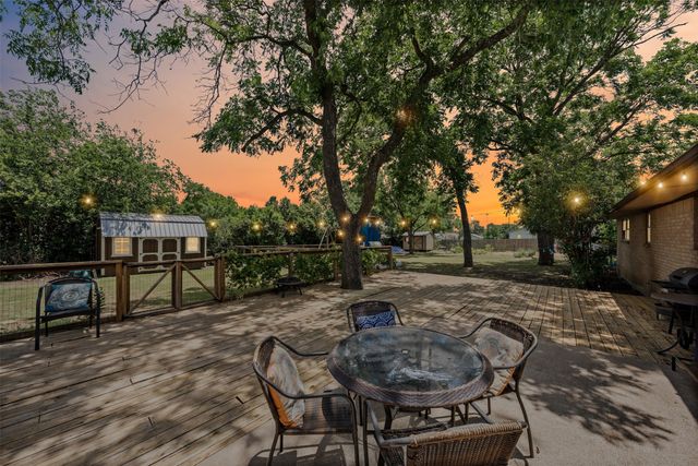 225 S Avenue A, Crawford, TX 76638