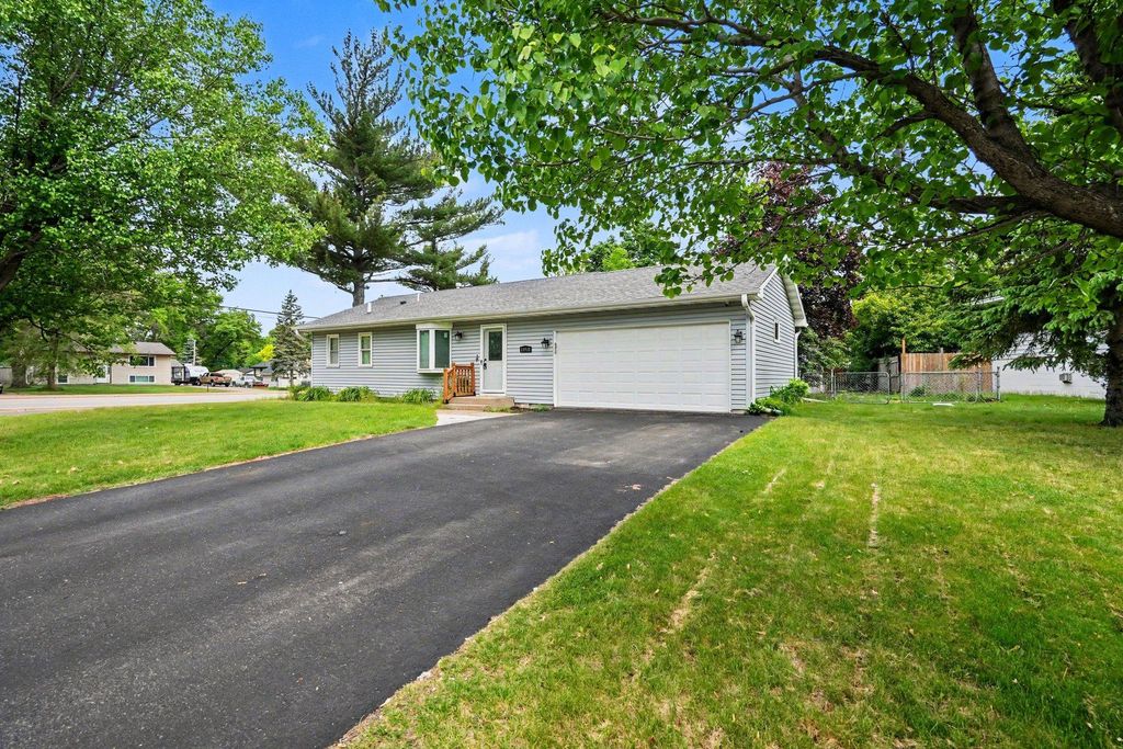 10439 University Circle NE, Blaine, MN 55434 — photo 2