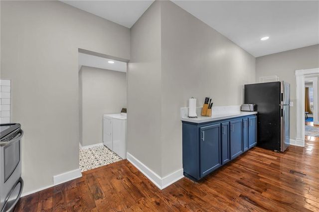 2745 Holmes Street, Kansas City, MO 64109