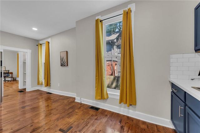 2745 Holmes Street, Kansas City, MO 64109