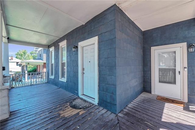 2745 Holmes Street, Kansas City, MO 64109