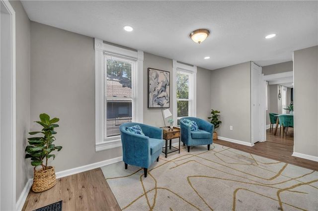 2745 Holmes Street, Kansas City, MO 64109
