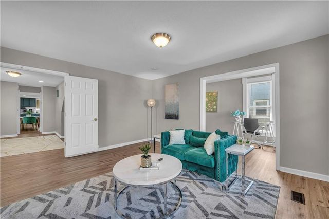 2745 Holmes Street, Kansas City, MO 64109