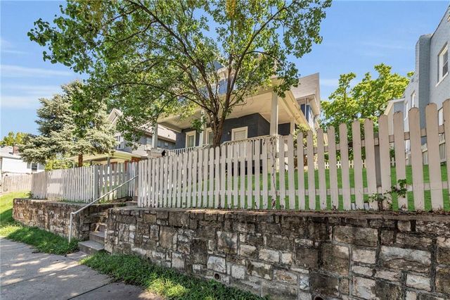 2745 Holmes Street, Kansas City, MO 64109