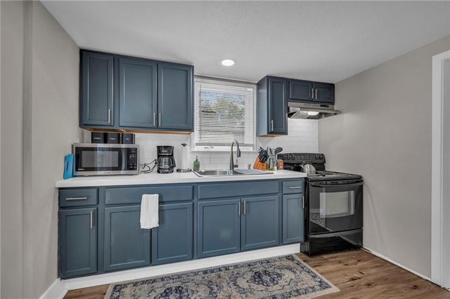 2745 Holmes Street, Kansas City, MO 64109
