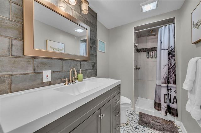2745 Holmes Street, Kansas City, MO 64109