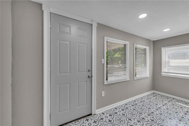 2745 Holmes Street, Kansas City, MO 64109