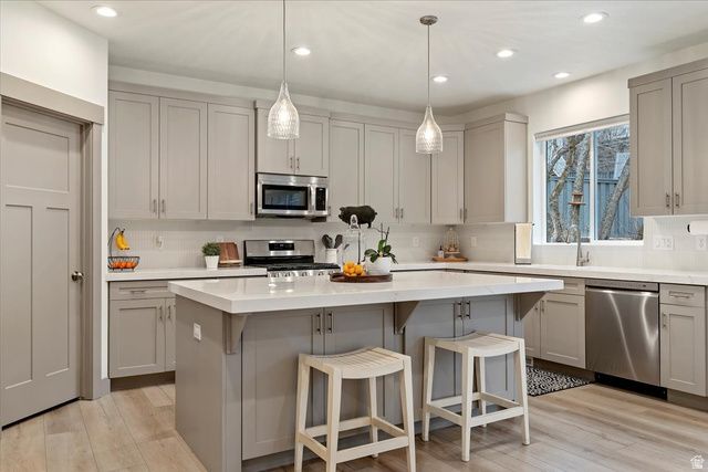 365 S MOUNTAIN RD, Fruit Heights, UT 84037