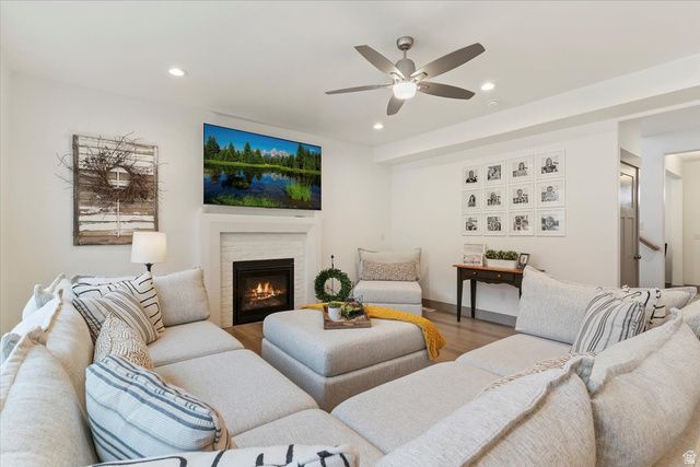 365 S MOUNTAIN RD, Fruit Heights, UT 84037