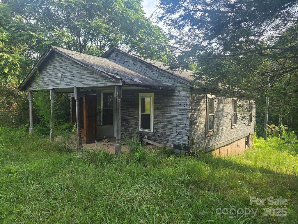 3132 Jones Wade Road, Hudson, NC 28638