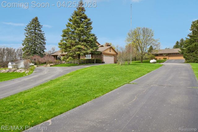555 Crawford Farm Lane, Milford Charter Township, MI 48380