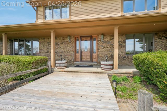 555 Crawford Farm Lane, Milford Charter Township, MI 48380