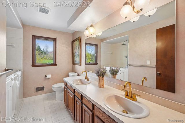 555 Crawford Farm Lane, Milford Charter Township, MI 48380