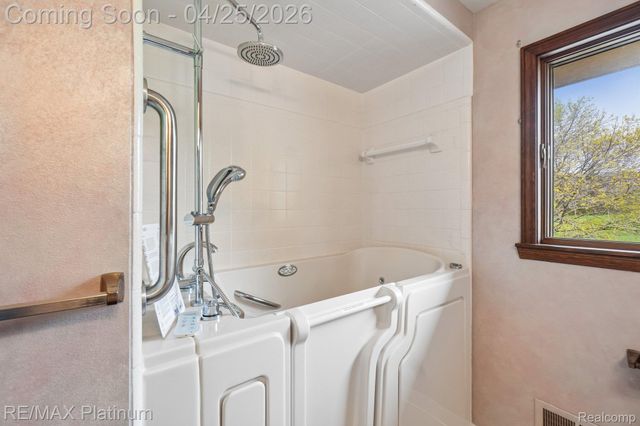 555 Crawford Farm Lane, Milford Charter Township, MI 48380