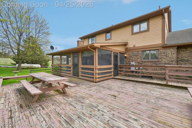 555 Crawford Farm Lane, Milford Charter Township, MI 48380