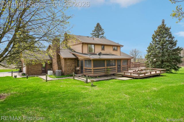 555 Crawford Farm Lane, Milford Charter Township, MI 48380