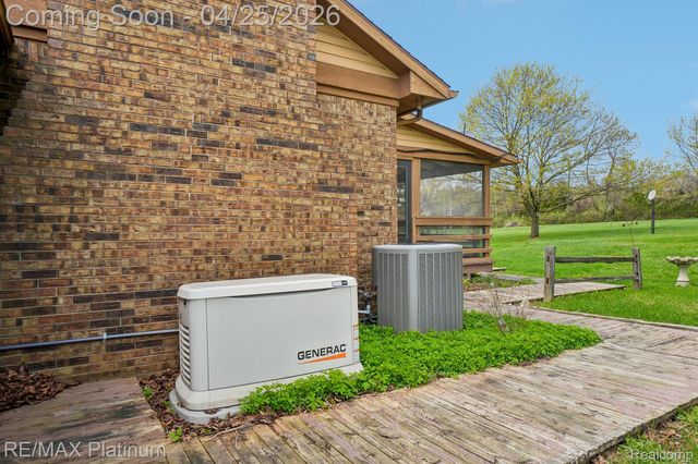 555 Crawford Farm Lane, Milford Charter Township, MI 48380