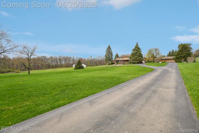 555 Crawford Farm Lane, Milford Charter Township, MI 48380