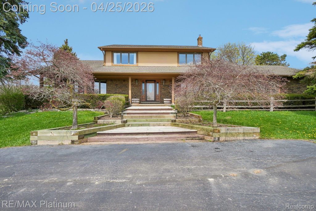555 Crawford Farm Lane, Milford Charter Township, MI 48380