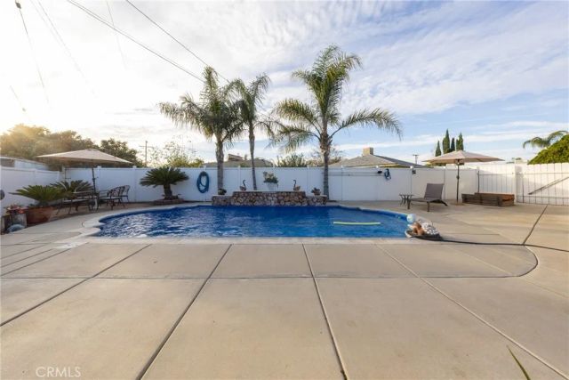 669 W Grovewood, Bloomington, CA 92316