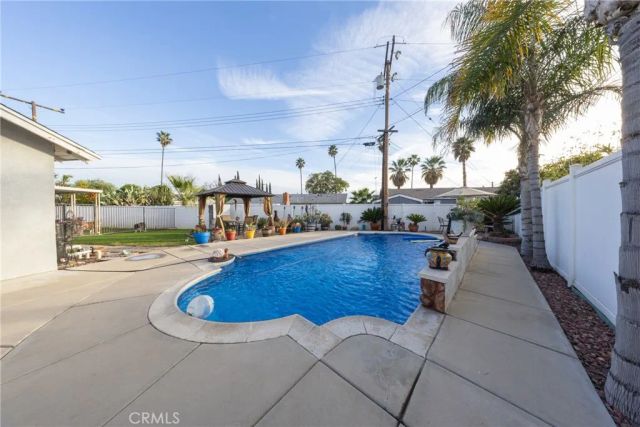 669 W Grovewood, Bloomington, CA 92316