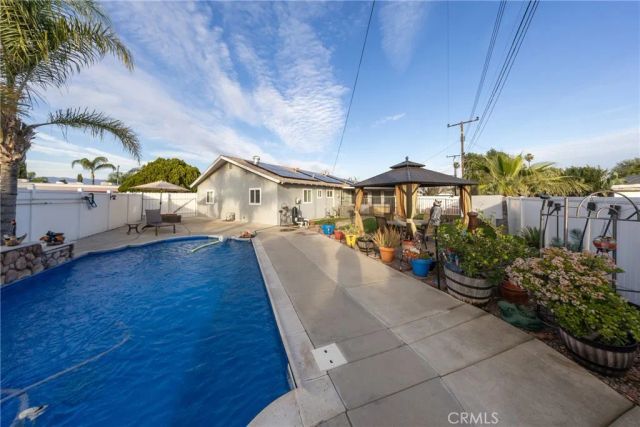 669 W Grovewood, Bloomington, CA 92316