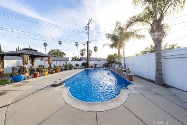 669 W Grovewood, Bloomington, CA 92316