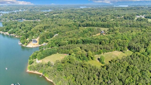 981 Bremble DR, Moneta, VA 24121