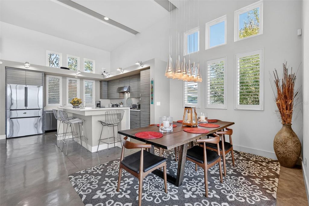 Image 12 of property listing at 1535 SUNSET CIRCLE, Mount Dora, FL 32757