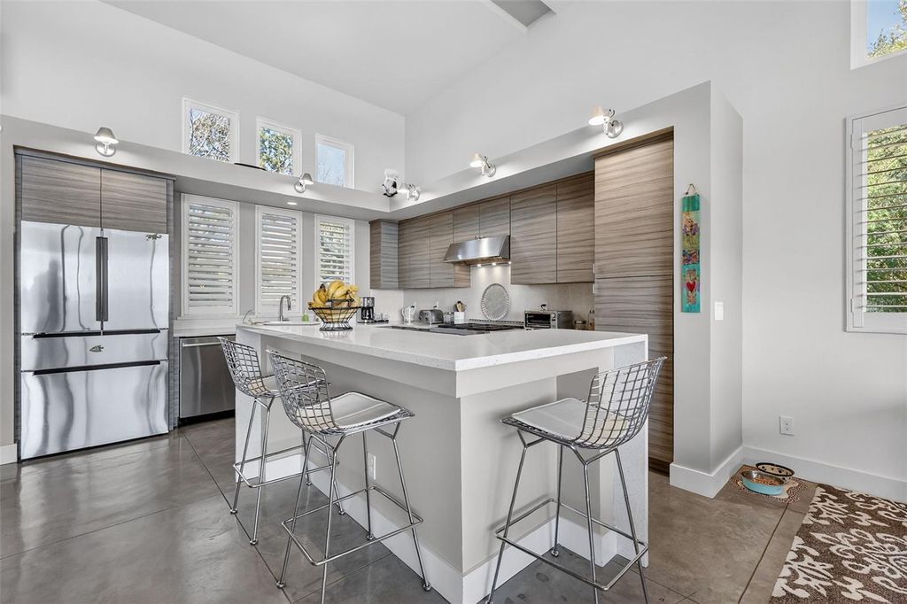 Image 14 of property listing at 1535 SUNSET CIRCLE, Mount Dora, FL 32757