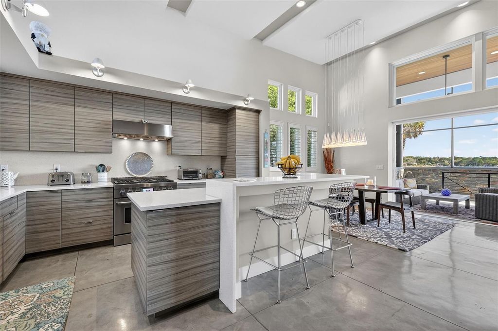 Image 15 of property listing at 1535 SUNSET CIRCLE, Mount Dora, FL 32757