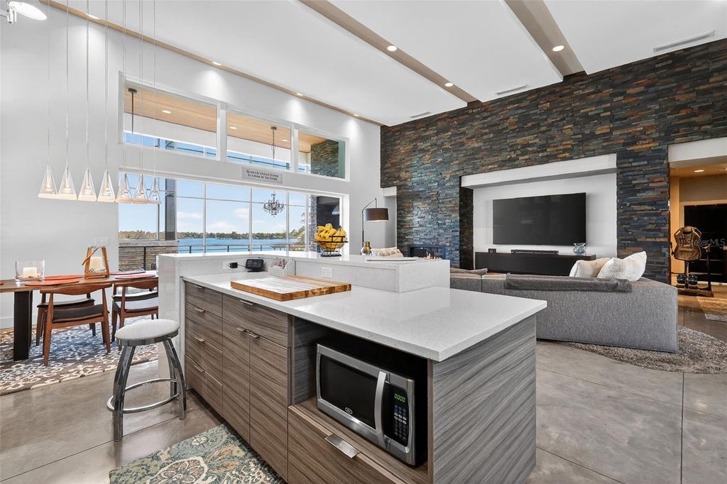 Image 16 of property listing at 1535 SUNSET CIRCLE, Mount Dora, FL 32757