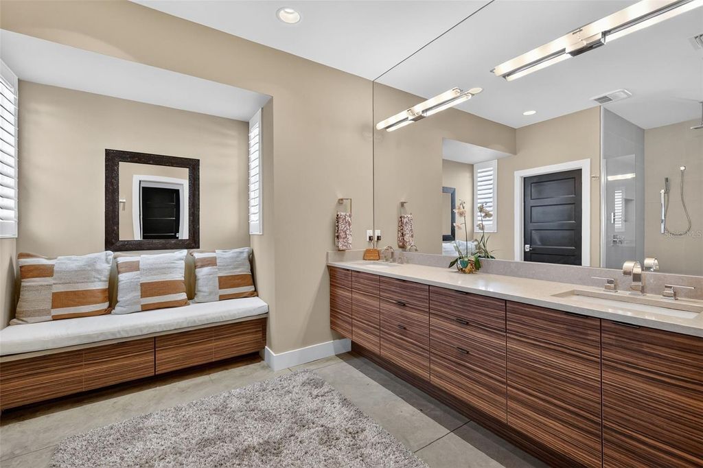 Image 25 of property listing at 1535 SUNSET CIRCLE, Mount Dora, FL 32757