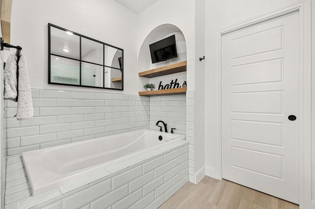 1110 Northcross DR, Salado, TX 76571