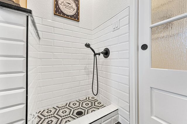 1110 Northcross DR, Salado, TX 76571