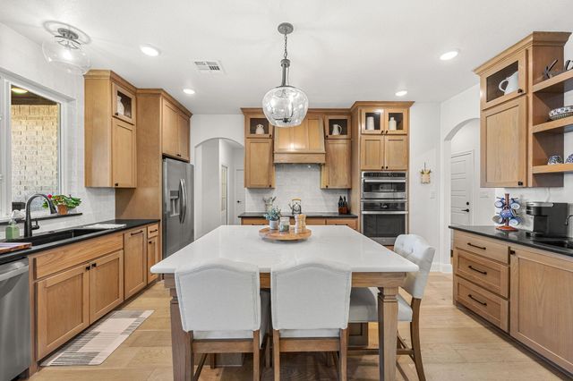 1110 Northcross DR, Salado, TX 76571