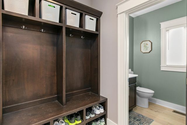 16513 Maple Street, Clive, IA 50325