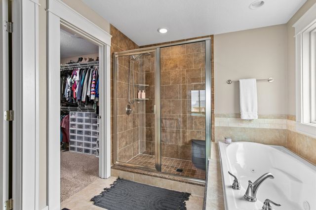 16513 Maple Street, Clive, IA 50325