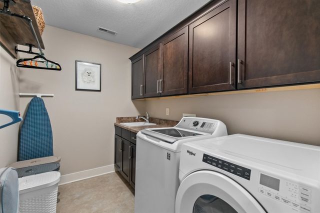 16513 Maple Street, Clive, IA 50325