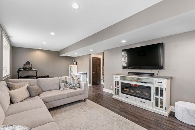 16513 Maple Street, Clive, IA 50325